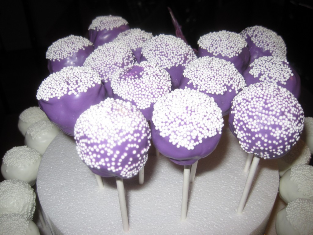 Bridal_shower_cake_pops3